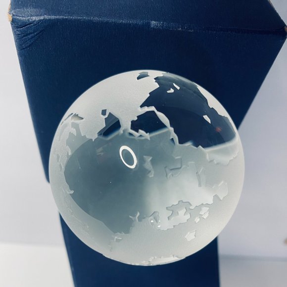 Paperweight World Globe Crystal Marked FS Czech Republic - Picture 5 of 5